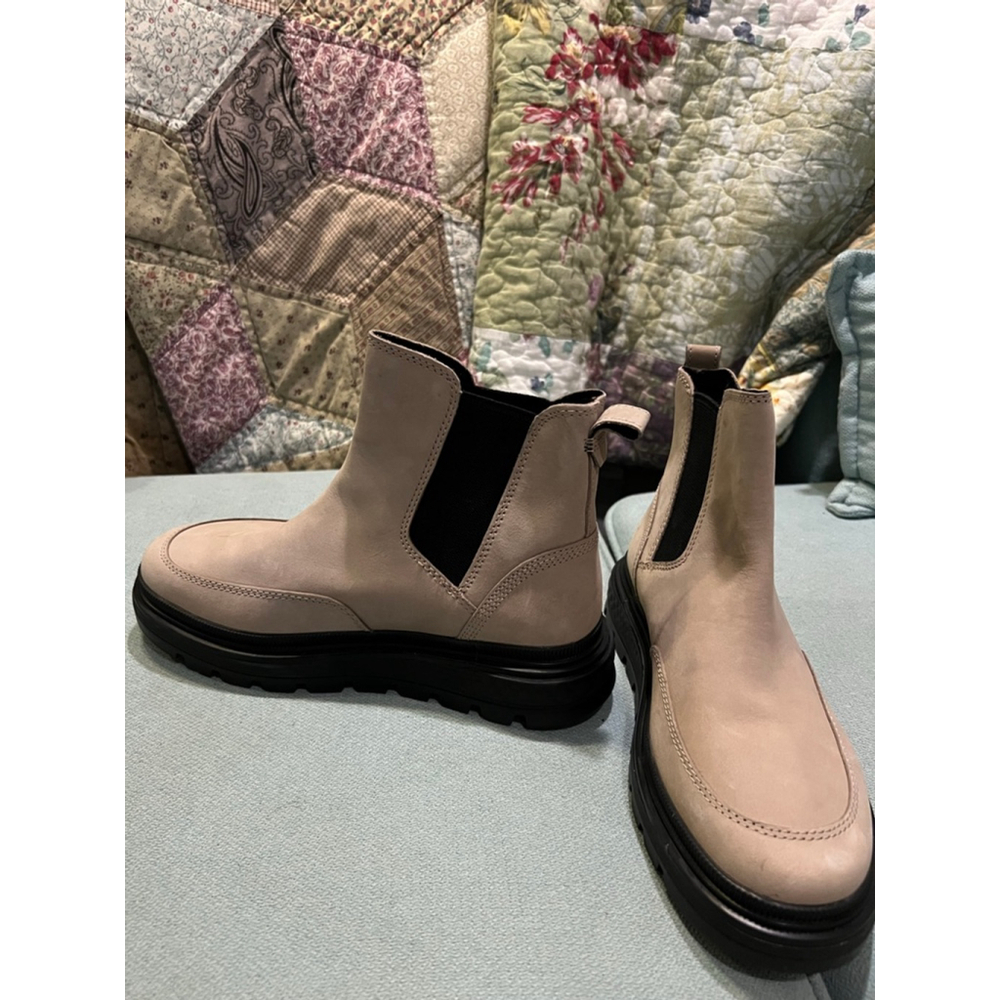 Timberland Ray City GreenStride Chelsea Boots in beige nubuck leather(size: 6.5) - Picture 3 of 6
